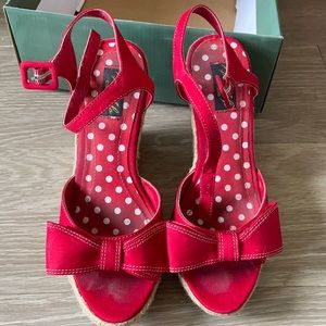 Red wedges